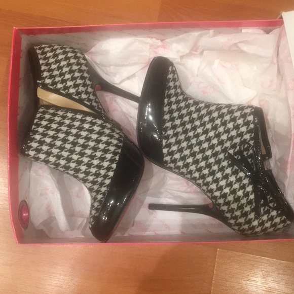 Brand new bootie heels - Picture 1 of 2